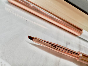 Due liner and angle brush