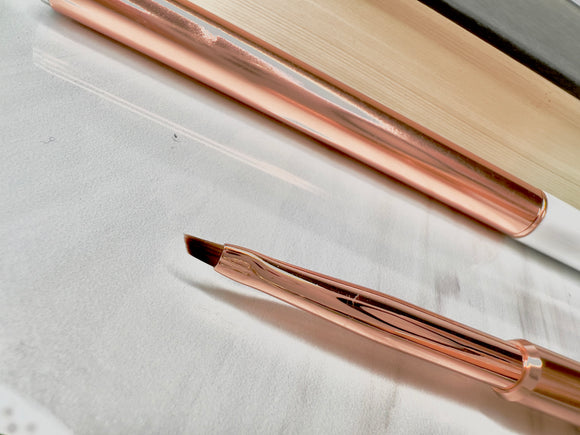 Due liner and angle brush